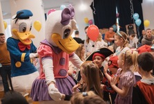 Veselý karneval roztančí Dobříš. Užijte si rej masek, tanec v bublinách i rodinný kvíz!